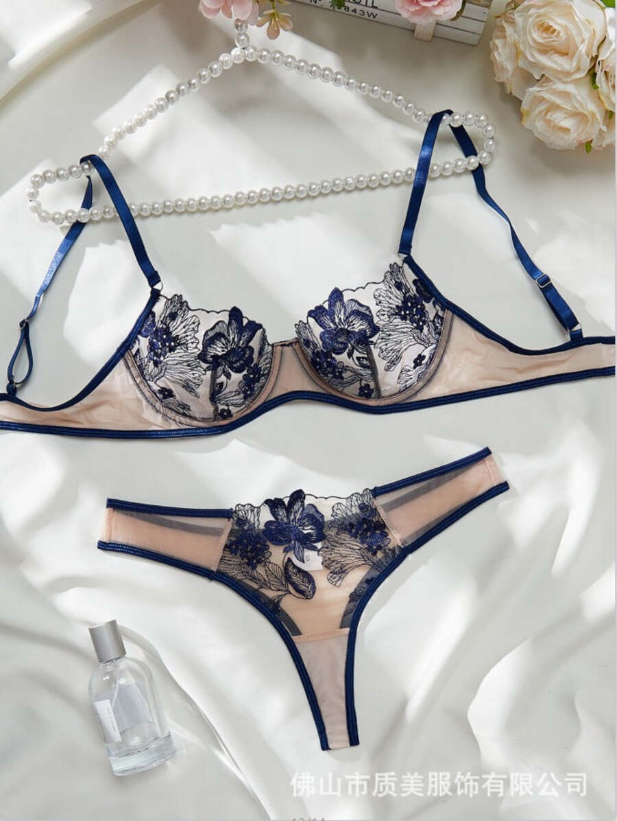 Let Him Discover Your Daring Side – 2 Piece Set with Panty